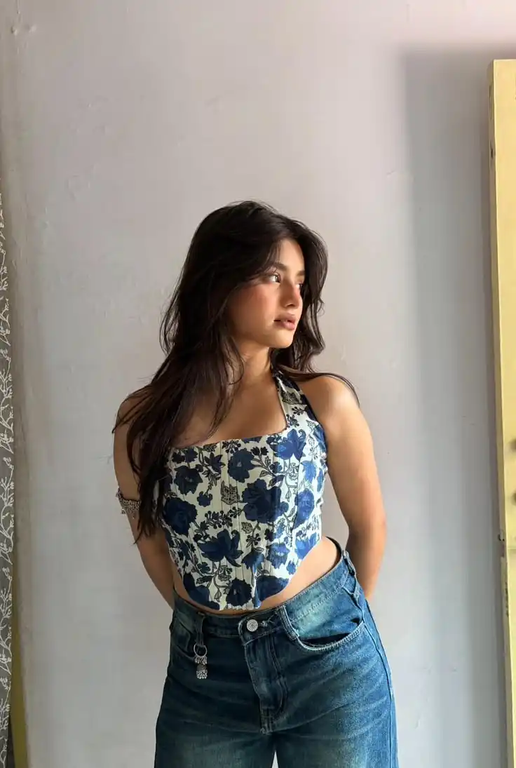 College Escort in Delhi